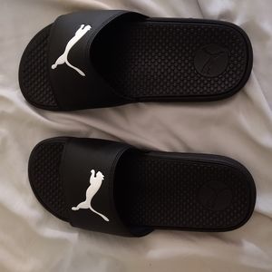 NWOB boys Puma slides size 5